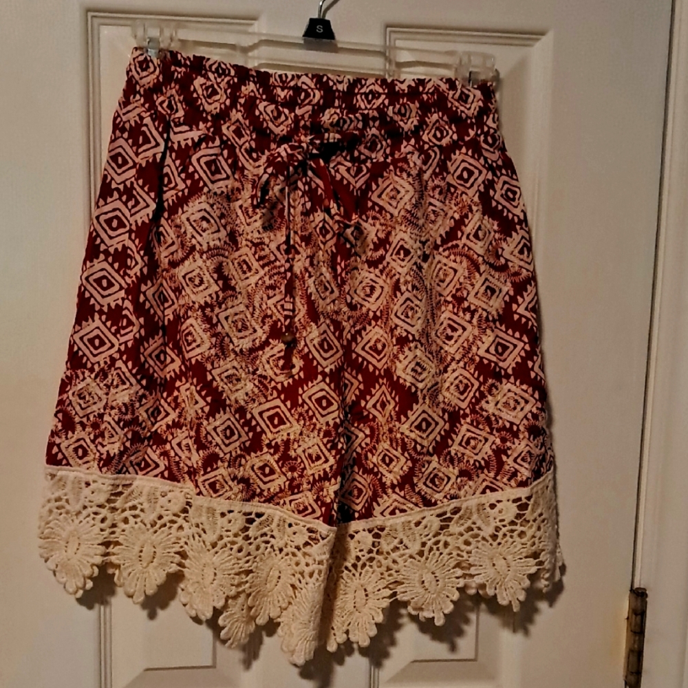 Solitaire Red and Cream Bermudas
